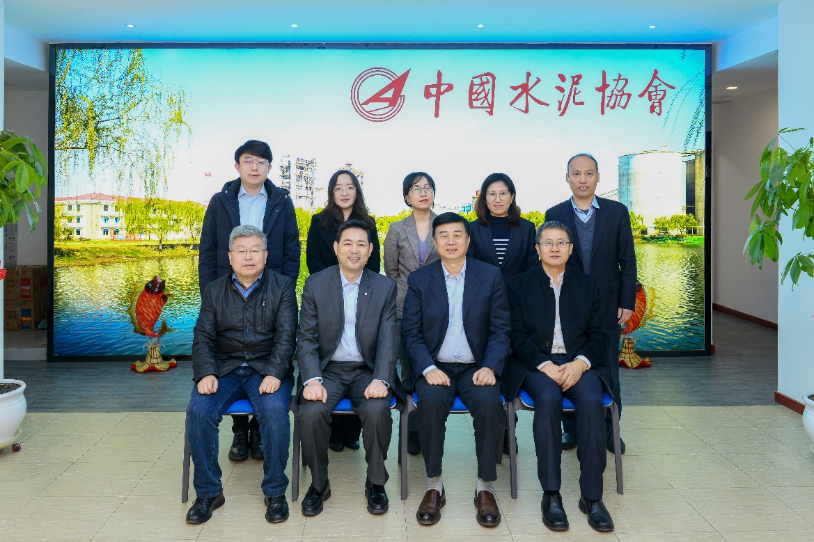 中材国际董事长刘燕一行到访中国水泥协会